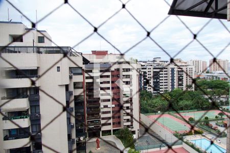 Apartamento à venda com 284m², 4 quartos e 3 vagas Apartamento à venda com 284m², 4 quartos e 3 vagasÁrea de serviço vista