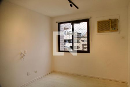 Apartamento à venda com 284m², 4 quartos e 3 vagas Apartamento à venda com 284m², 4 quartos e 3 vagasSuíte 1
