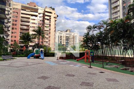 Apartamento à venda com 284m², 4 quartos e 3 vagas Apartamento à venda com 284m², 4 quartos e 3 vagasÁrea Comum - Playground