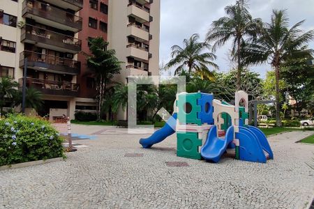 Apartamento à venda com 284m², 4 quartos e 3 vagas Apartamento à venda com 284m², 4 quartos e 3 vagasÁrea Comum - Playground