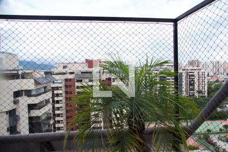 Apartamento à venda com 284m², 4 quartos e 3 vagas Apartamento à venda com 284m², 4 quartos e 3 vagasCobertura vista