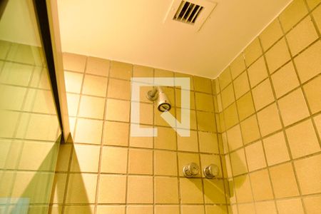 Apartamento à venda com 284m², 4 quartos e 3 vagas Apartamento à venda com 284m², 4 quartos e 3 vagasBanheiro social