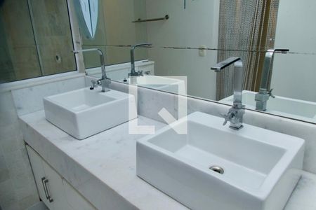 Apartamento à venda com 284m², 4 quartos e 3 vagas Apartamento à venda com 284m², 4 quartos e 3 vagasSuíte 2 banheiro