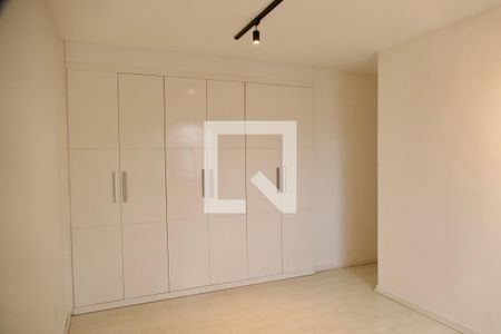 Apartamento à venda com 284m², 4 quartos e 3 vagas Apartamento à venda com 284m², 4 quartos e 3 vagasSuíte 1