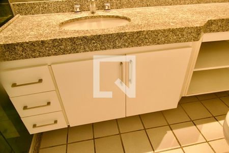 Apartamento à venda com 284m², 4 quartos e 3 vagas Apartamento à venda com 284m², 4 quartos e 3 vagasSuíte 1 banheiro