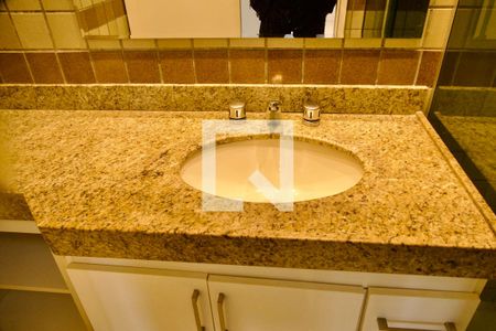 Apartamento à venda com 284m², 4 quartos e 3 vagas Apartamento à venda com 284m², 4 quartos e 3 vagasBanheiro social