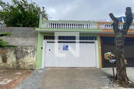 Casa à venda com 206m², 3 quartos e 3 vagasFAchada