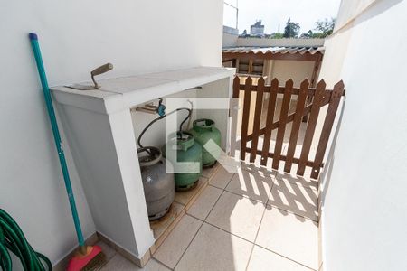 Casa para alugar com 99m², 3 quartos e 2 vagasEscada