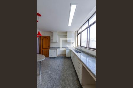 Apartamento para alugar com 210m², 3 quartos e 3 vagas Apartamento para alugar com 210m², 3 quartos e 3 vagasCozinha