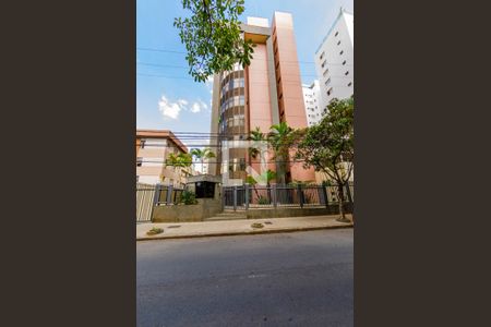 Apartamento para alugar com 210m², 3 quartos e 3 vagas Apartamento para alugar com 210m², 3 quartos e 3 vagasFachada