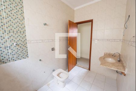 Casa para alugar com 180m², 3 quartos e 4 vagas Casa para alugar com 180m², 3 quartos e 4 vagasBanheiro do Corredor