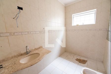 Casa para alugar com 180m², 3 quartos e 4 vagas Casa para alugar com 180m², 3 quartos e 4 vagasBanheiro do Corredor