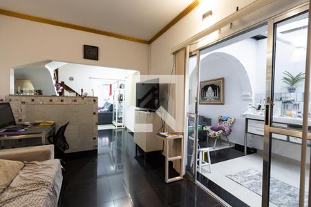 Sala de TV de casa à venda com 5 quartos, 240m² em Campos Elíseos, São Paulo