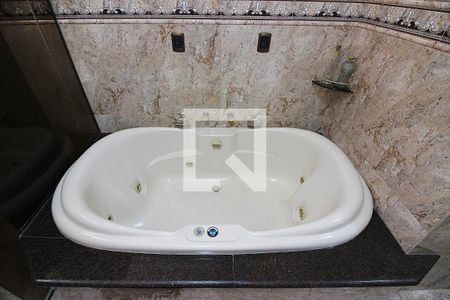 Casa à venda com 320m², 4 quartos e 3 vagasQuarto 1 - Suíte Banheiro