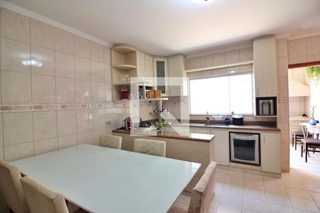 Casa à venda com 320m², 4 quartos e 3 vagasCozinha