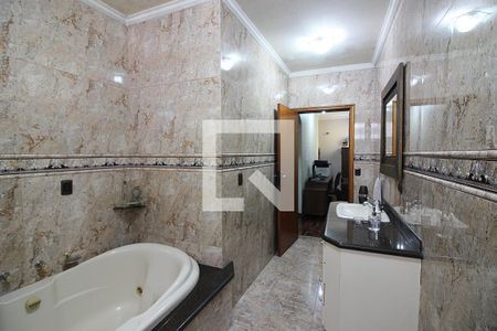 Casa à venda com 320m², 4 quartos e 3 vagasQuarto 1 - Suíte Banheiro