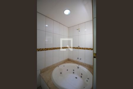 Casa à venda com 212m², 3 quartos e 6 vagasBanheiro da Suíte