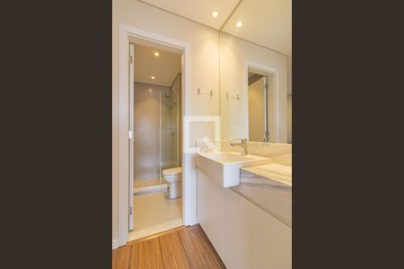 Banheiro de apartamento para alugar com 1 quarto, 45m² em São Francisco, Curitiba