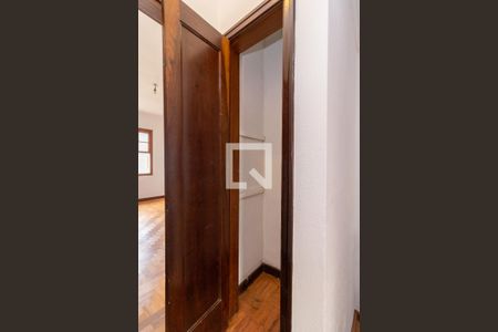 Casa à venda com 250m², 4 quartos e 4 vagasHall dos Quartos - Armário