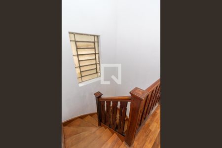 Casa à venda com 250m², 4 quartos e 4 vagasEscada