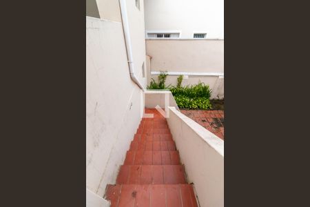 Casa à venda com 250m², 4 quartos e 4 vagasEscada