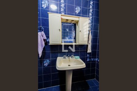 Casa à venda com 230m², 4 quartos e 6 vagasBanheiro 