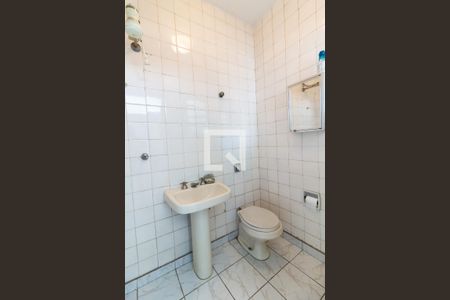 Casa à venda com 230m², 4 quartos e 6 vagasBanheiro Serviço