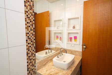 Casa à venda com 278m², 3 quartos e 4 vagas Casa à venda com 278m², 3 quartos e 4 vagasBanheiro da Suíte 1