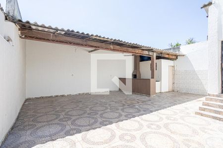 Casa à venda com 167m², 3 quartos e 6 vagas Casa à venda com 167m², 3 quartos e 6 vagasQuintal