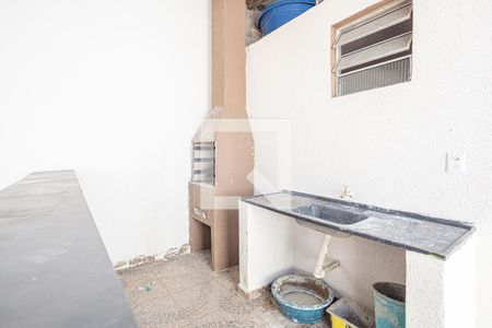 Casa à venda com 167m², 3 quartos e 6 vagas Casa à venda com 167m², 3 quartos e 6 vagasQuintal