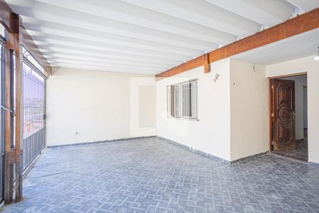 Casa à venda com 167m², 3 quartos e 6 vagas Casa à venda com 167m², 3 quartos e 6 vagasGaragem