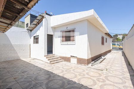 Casa à venda com 167m², 3 quartos e 6 vagas Casa à venda com 167m², 3 quartos e 6 vagasQuintal