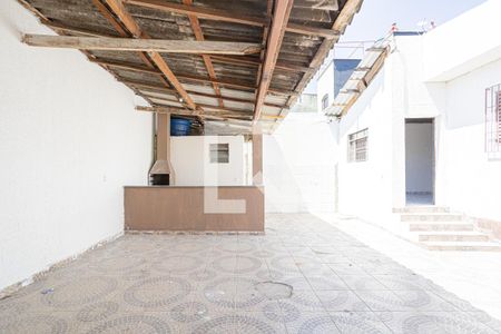 Casa à venda com 167m², 3 quartos e 6 vagas Casa à venda com 167m², 3 quartos e 6 vagasQuintal