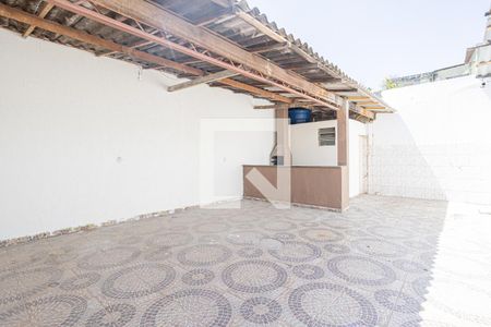 Casa à venda com 167m², 3 quartos e 6 vagas Casa à venda com 167m², 3 quartos e 6 vagasQuintal