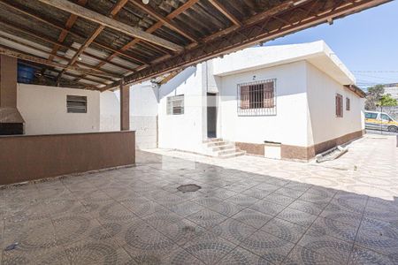 Casa à venda com 167m², 3 quartos e 6 vagas Casa à venda com 167m², 3 quartos e 6 vagasQuintal