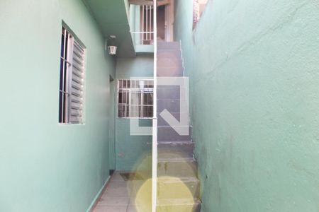 Casa para alugar com 200m², 2 quartos e 2 vagasEscada
