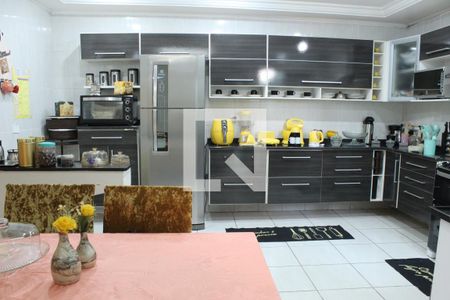 Casa para alugar com 200m², 2 quartos e 2 vagasCozinha