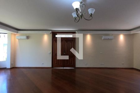 Sala de casa de condomínio à venda com 4 quartos, 300m² em Vila Tramontano, São Paulo