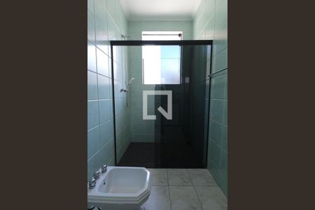 Casa de condomínio para alugar com 300m², 4 quartos e 3 vagasBanheiro da Suíte 2