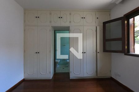 Casa de condomínio para alugar com 300m², 4 quartos e 3 vagasSuíte 2