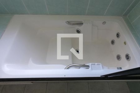 Casa de condomínio para alugar com 300m², 4 quartos e 3 vagasBanheiro da Suíte