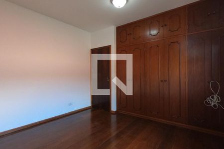 Casa de condomínio para alugar com 300m², 4 quartos e 3 vagasQuarto