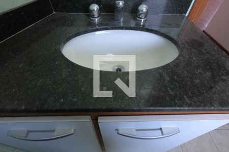 Casa de condomínio para alugar com 300m², 4 quartos e 3 vagasBanheiro