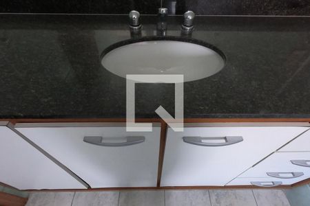 Casa de condomínio para alugar com 300m², 4 quartos e 3 vagasBanheiro da Suíte 3