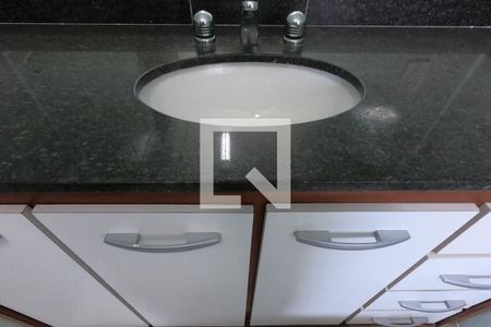 Casa de condomínio para alugar com 300m², 4 quartos e 3 vagasBanheiro da Suíte 2