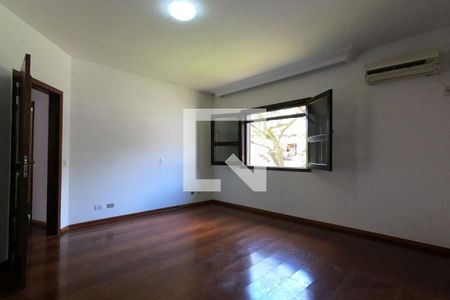 Casa de condomínio para alugar com 300m², 4 quartos e 3 vagasSuíte