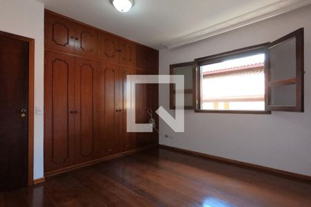 Casa de condomínio para alugar com 300m², 4 quartos e 3 vagasQuarto