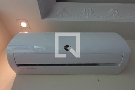 Sala de casa de condomínio à venda com 4 quartos, 300m² em Vila Tramontano, São Paulo