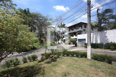 Vista de casa de condomínio à venda com 4 quartos, 300m² em Vila Tramontano, São Paulo