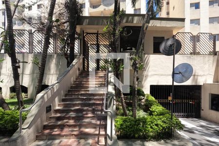 Apartamento à venda com 150m², 3 quartos e 2 vagas Apartamento à venda com 150m², 3 quartos e 2 vagasFachada e portaria